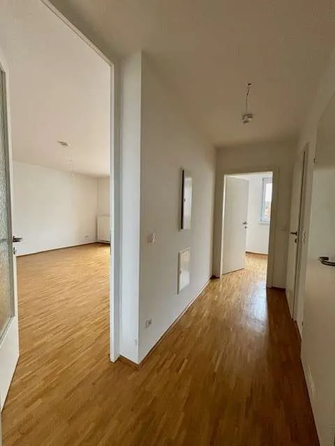 Helle 3-Zimmer-Wohnung mit Balkon und Tiefgaragenparkplatz - geförderte Miete ODER geförderte Miete mit Kaufoption - 3 Zimmer - Widok 2