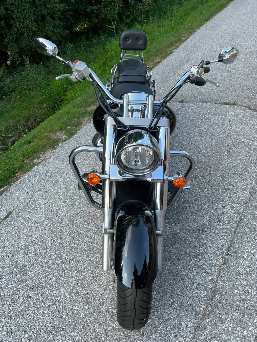 Suzuki Intruder