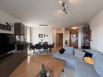 Jagdschlossgasse - 3 Zimmer Neubau mit Stellplatz und Loggia zu vermieten – Bild 3