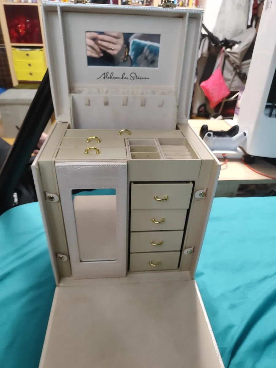 Aleksander Sternen Schmuckkoffer Groß, € 50,- (1220 Wien)