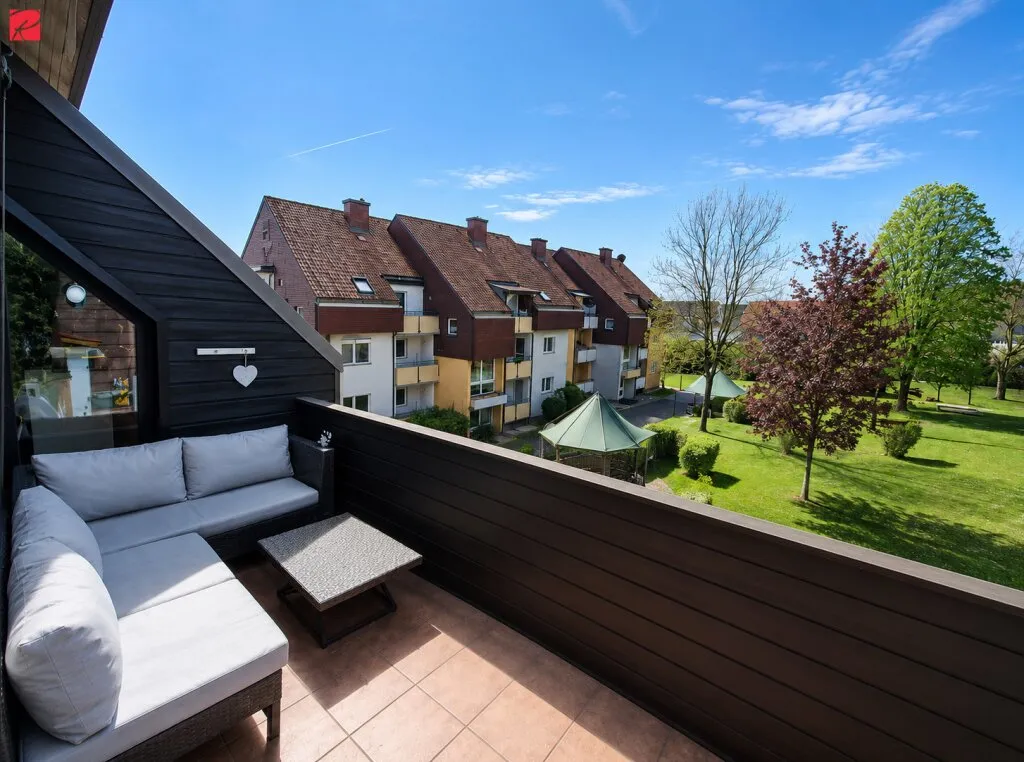 Zentrumsnah wohnen mit zwei Loggien, Klimaanlage & Carport – pohled 2