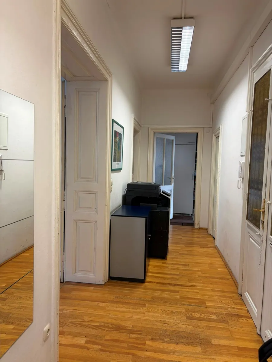 Helle Büroflächen mit besonderem Altbaucharme - Ansicht 2