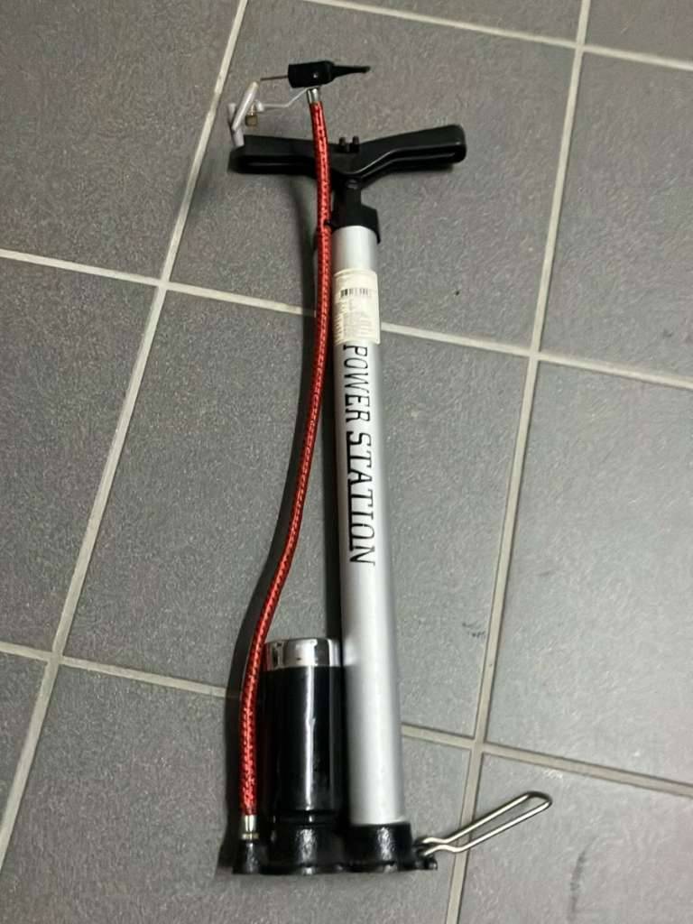 Fahrradpumpe Luftpumpe Schlauch defekt,  4,- (4663 Laakirchen) - willhaben