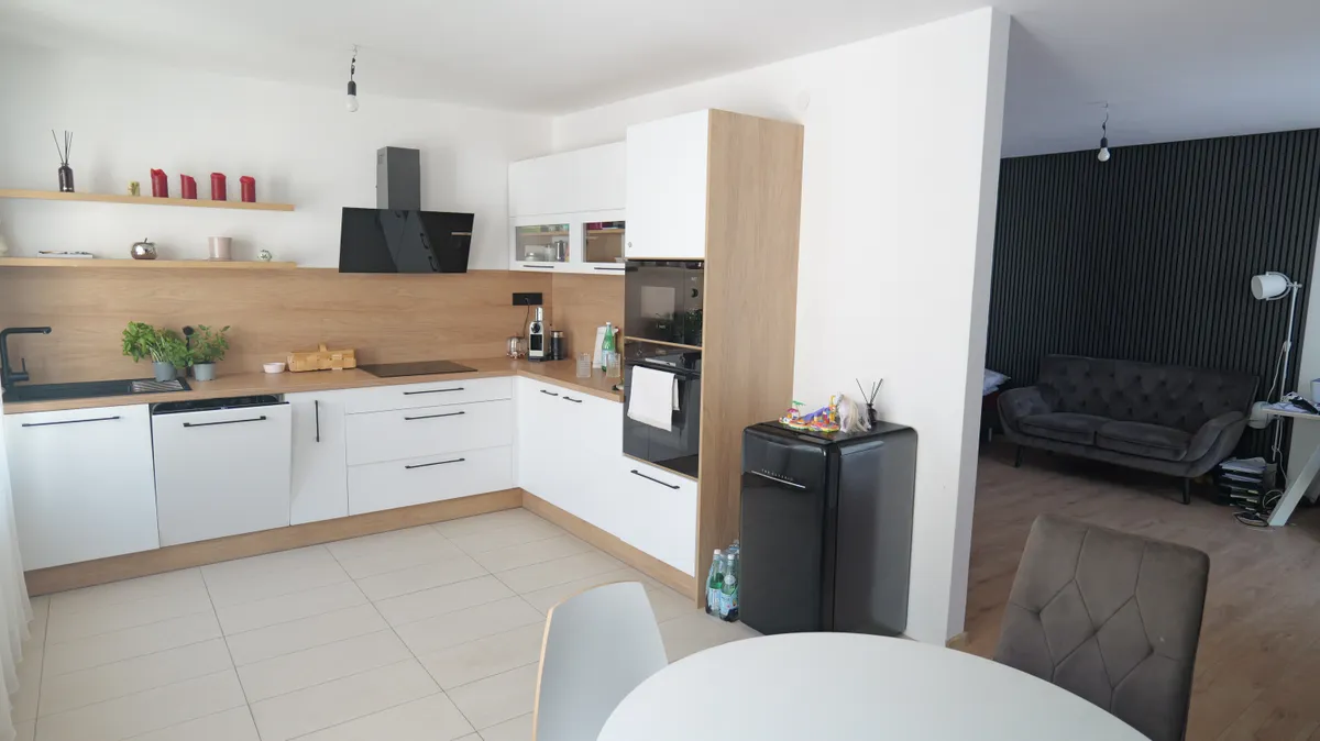 Helle 90 m²-Wohnung mit Loggia & separatem Eingang - zentral in Wolkersdorf - Ansicht 2