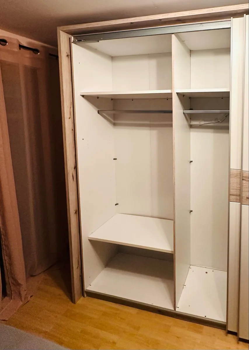 Kleiderschrank , Schrank , Schlafzimmerschrank , Größe Schrank, € 150,- (8052 Wetzelsdorf)