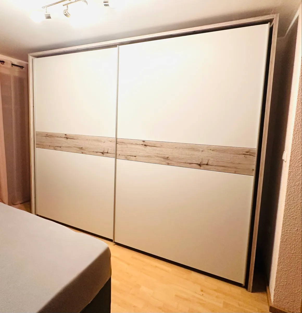 Kleiderschrank , Schrank , Schlafzimmerschrank , Größe Schrank, € 150,- (8052 Wetzelsdorf)