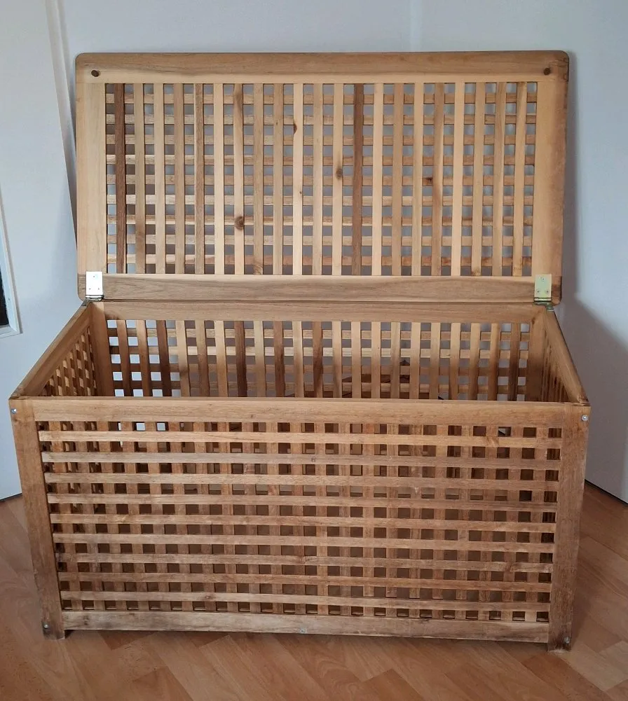 IKEA HOL Massiv Holz Truhe Kiste mit Klappdeckel, € 70,- (2514 Traiskirchen)