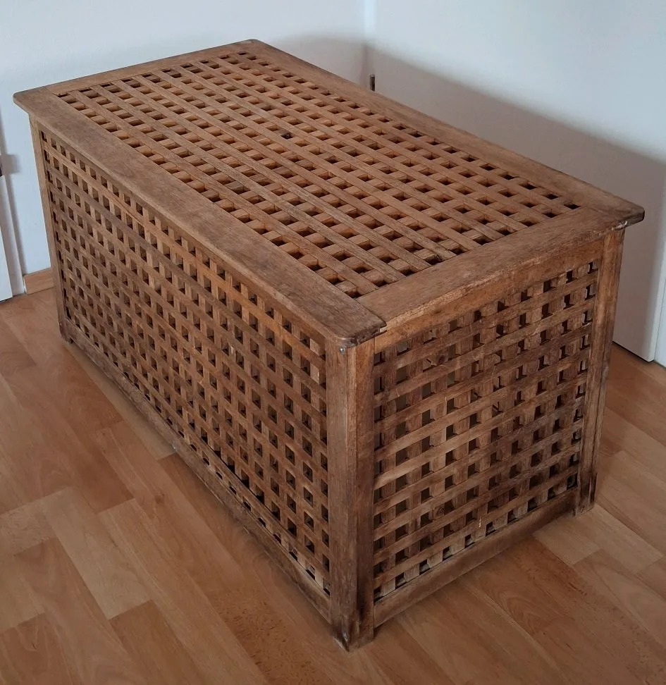 IKEA HOL Massiv Holz Truhe Kiste mit Klappdeckel, € 70,- (2514 Traiskirchen)