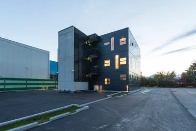 Gewerbeimmobilie mieten in Innsbruck-Land – 88 m², € 1.280 – Bild 1 von 4