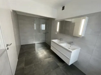 5-Zimmer-Wohnung mieten in Wien – 119 m², € 2.100 – Bild 2 von 8