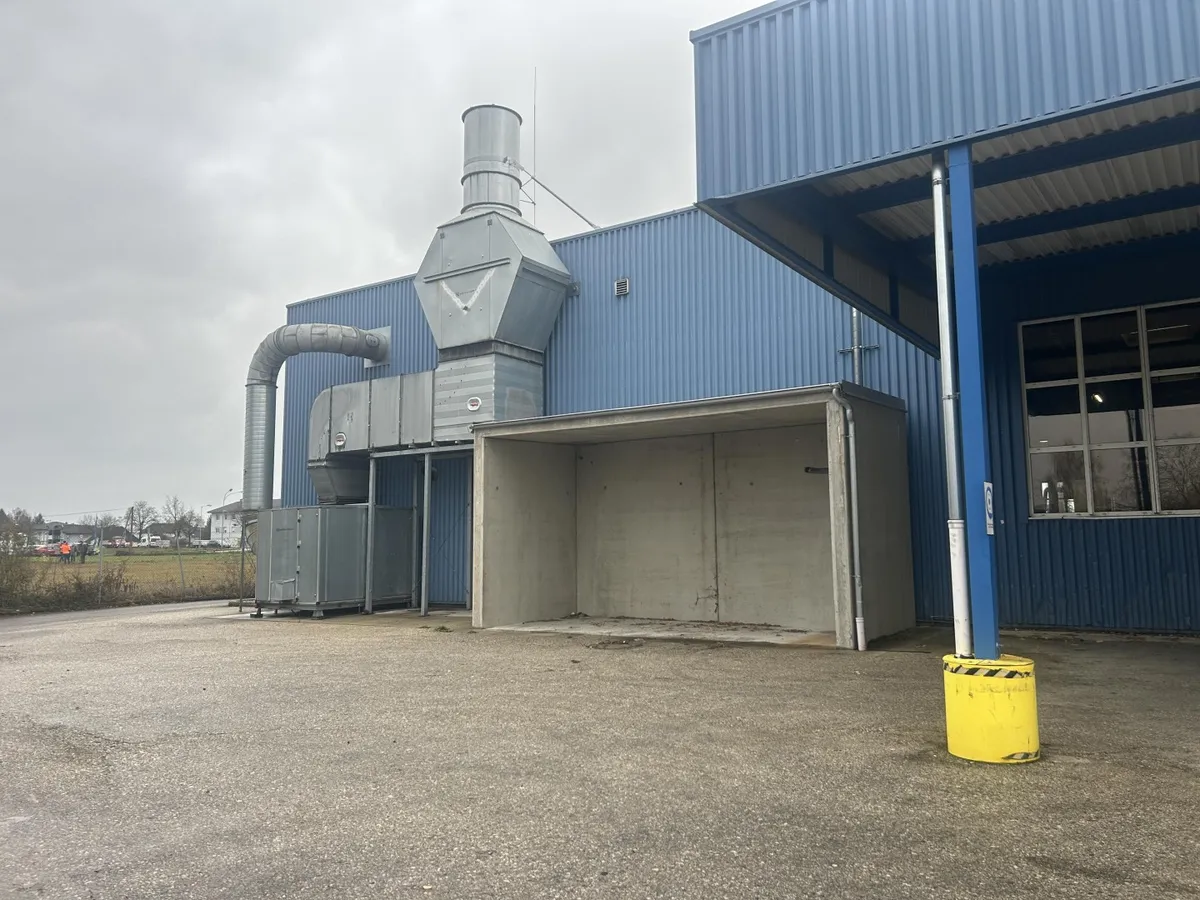 Lager-/Produktionshalle mit Büro in Toplage direkt an der B 1 mit 2500 KVA Stromleistung und Hausbrunne - Widok 3