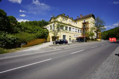 Gewerbeimmobilie kaufen in Horn – 1 507 m², € 1.850.000 – Bild 1 von 9