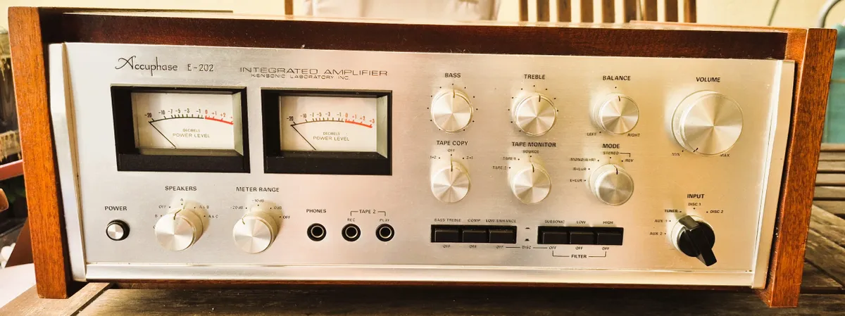 Used accuphase e-202 for Sale | HifiShark.com