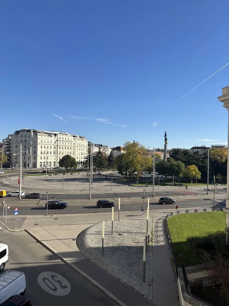 1040! Klimatisiertes, schönes Altbaubüro nahe Karlsplatz - Ihre neue Geschäftsadresse in Wien-Wieden! - Ansicht 3