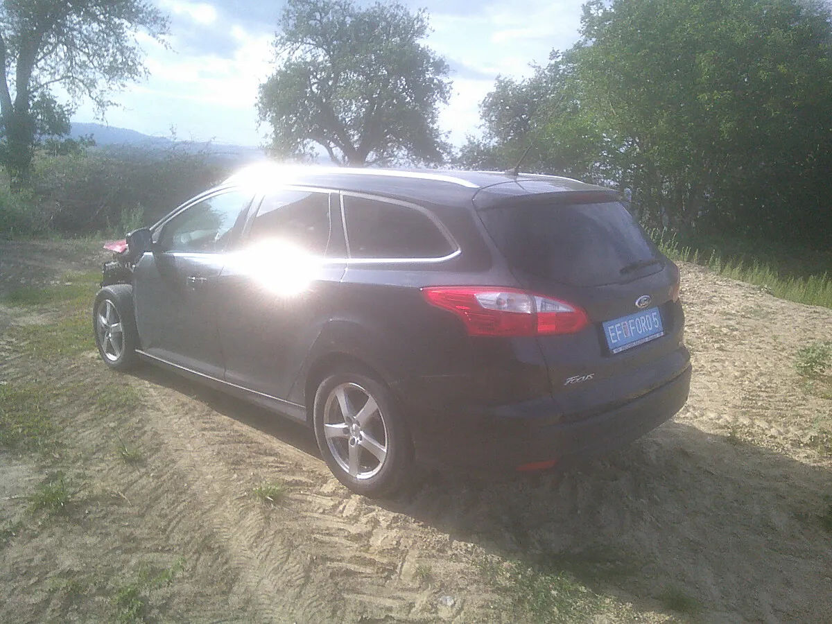 Ford Focus 1,0 i Titanium Kombi Frontschaden vorne ...