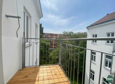 Große 2-Zimmer-Altbauwohnung mit Balkon beim Hugo-Gottschlich-Park