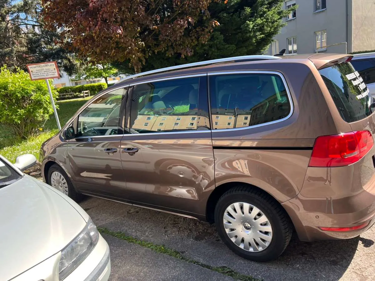Volkswagen Sharan 2011 photo 2