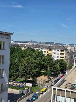 Charmante Altbau-Hauptmietwohnung mit kleinem Balkon in bester Lage des 5. Bezirks