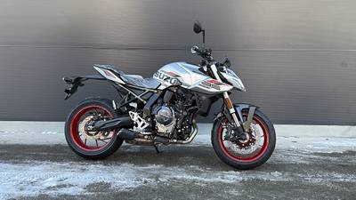 Suzuki GSX-S 8S