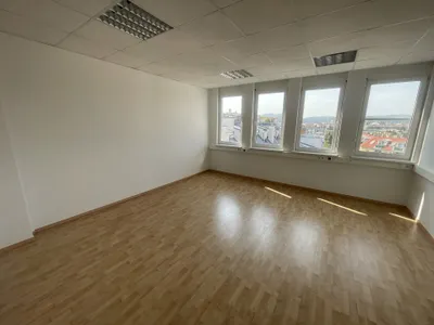 5-Zimmer-Gewerbeimmobilie mieten in Mödling – 152 m², € 1.945 – Bild 7 von 9
