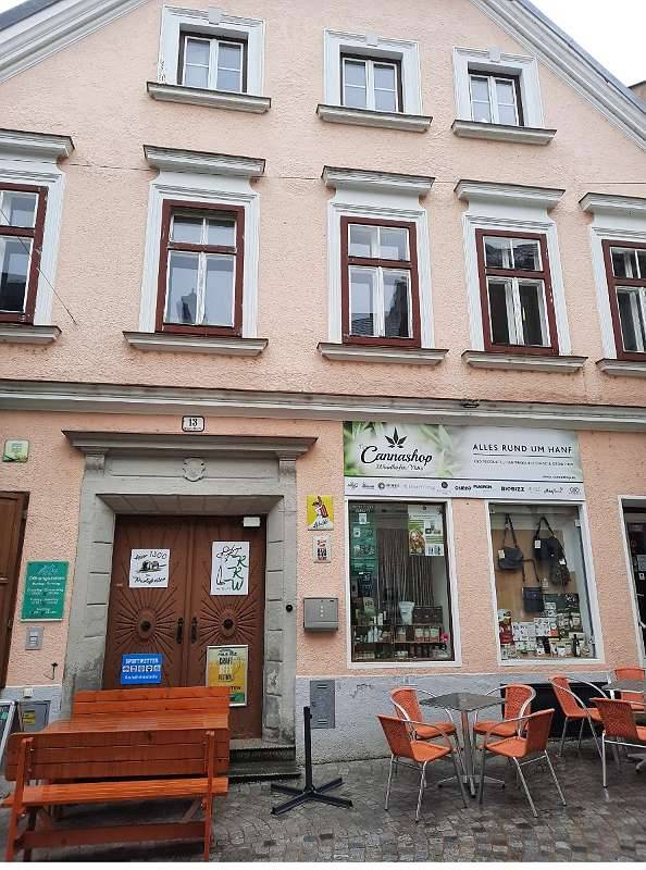 Wohnhaus+ Gewerbehaus
