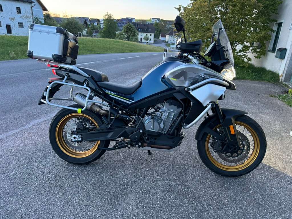 CF-Moto MT 800 Touring  inkl. Alukoffer KTM Motor Enduro