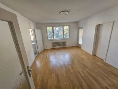 Ruhelage: Hofseitige 2-Zimmer-Wohnung mit großzügiger Loggia