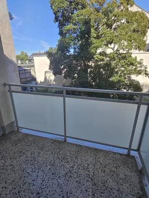 Ruhelage: Hofseitige 2-Zimmer-Wohnung mit großzügiger Loggia – Bild 3