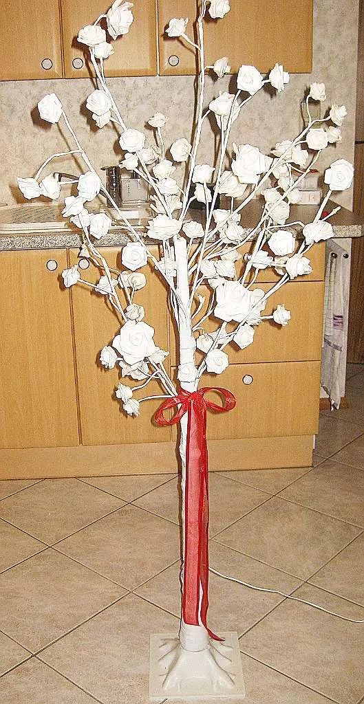 künstlicher Rosenbaum mit Licht 140 cm groß, € 20,- (1220 Wien)