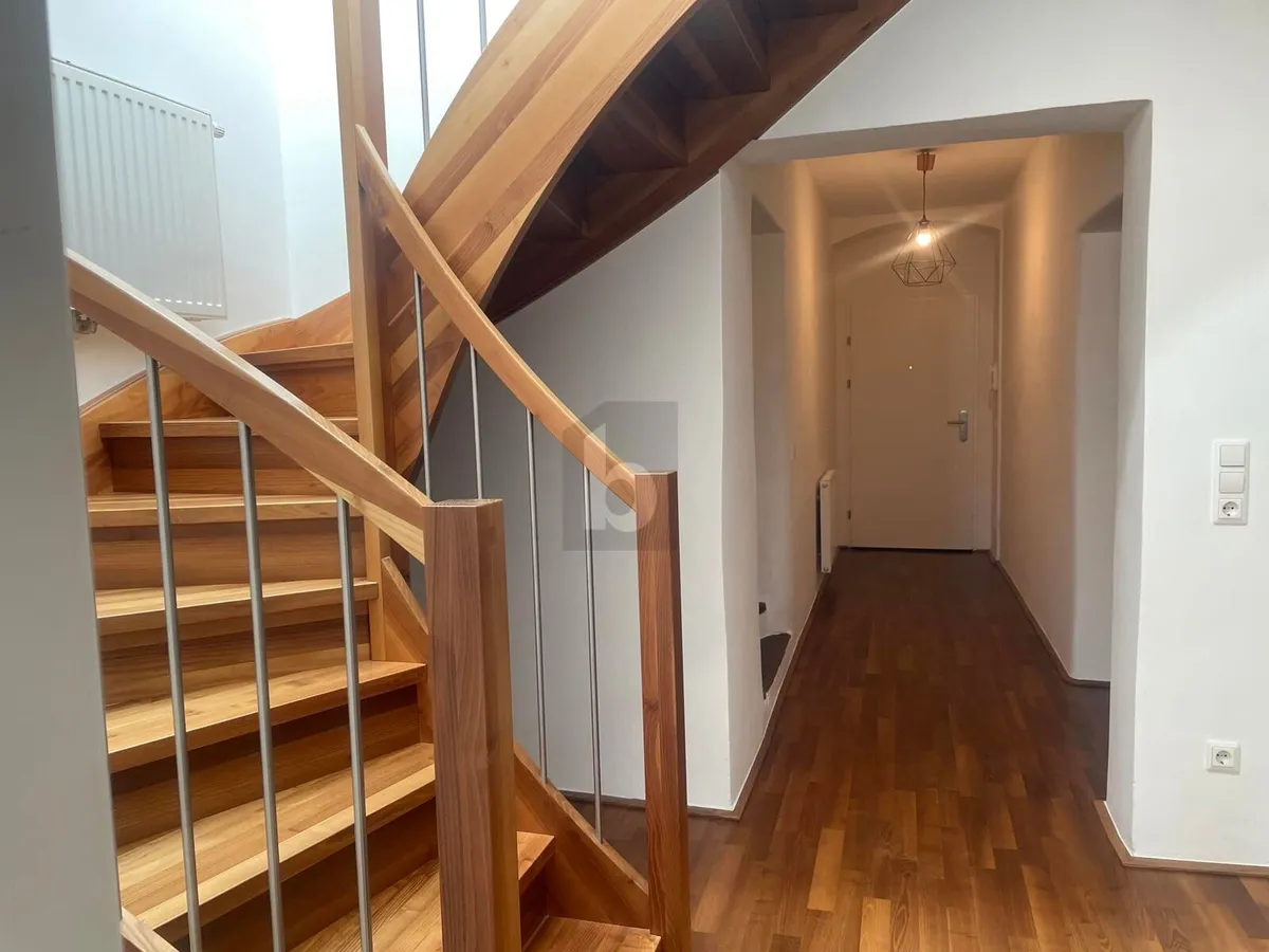 URBANES LOFT-FEELING ÜBER DEN DÄCHERN VON LINZ – pohled 2
