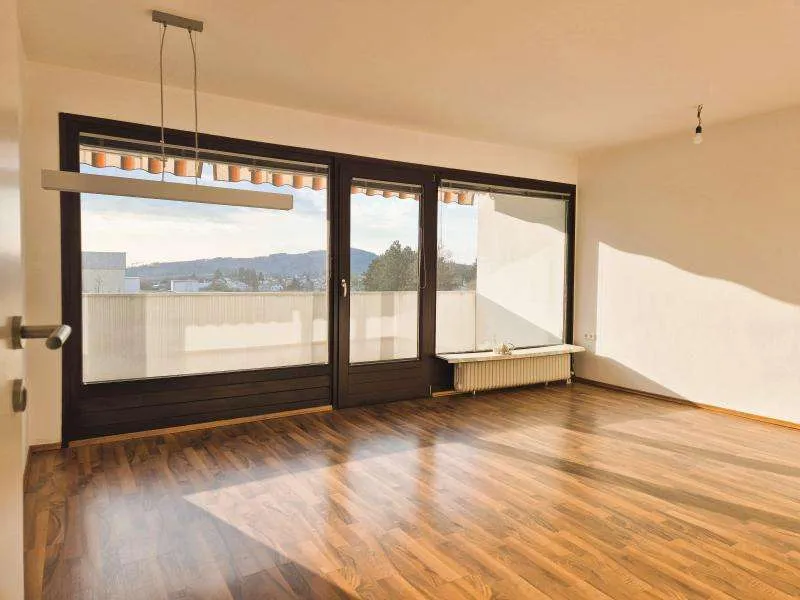 Leonding - Gaumberg! Sonnige und ruhig gelegene 3-Zimmer-Wohnung, 79 m² inkl. Loggia, Küche möbliert, Parkplatz! - Widok 2