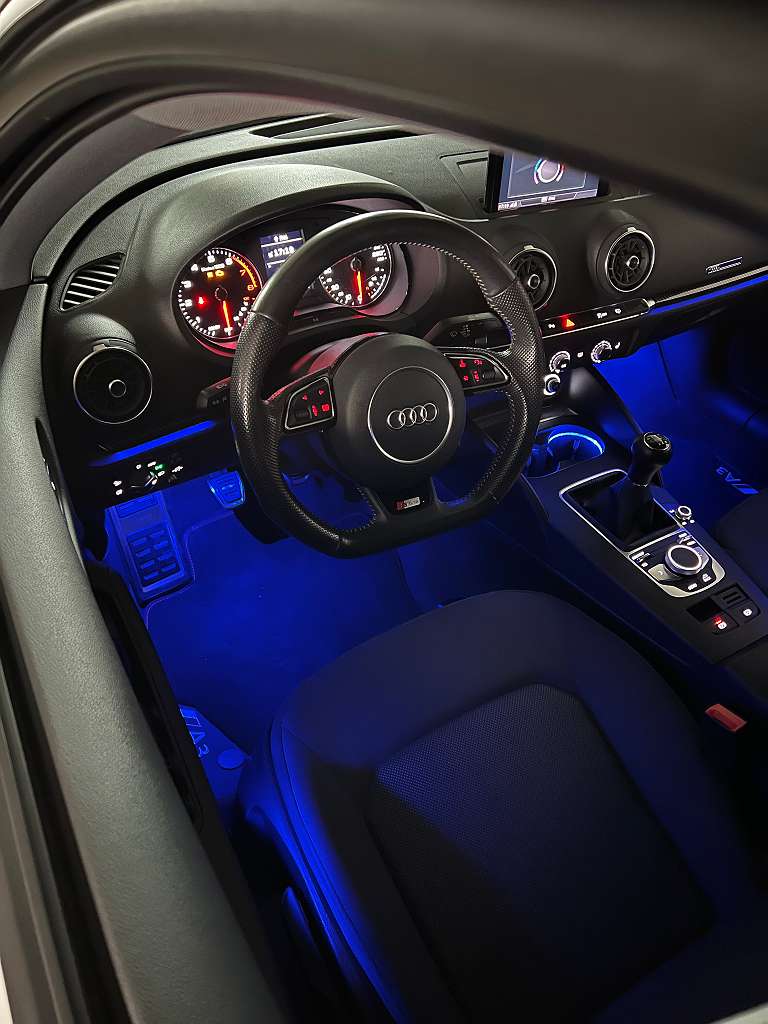 Audi A3 8V Ambientebeleuchtung nachrüsten, € 58,- (2620 Neunkirchen) -  willhaben