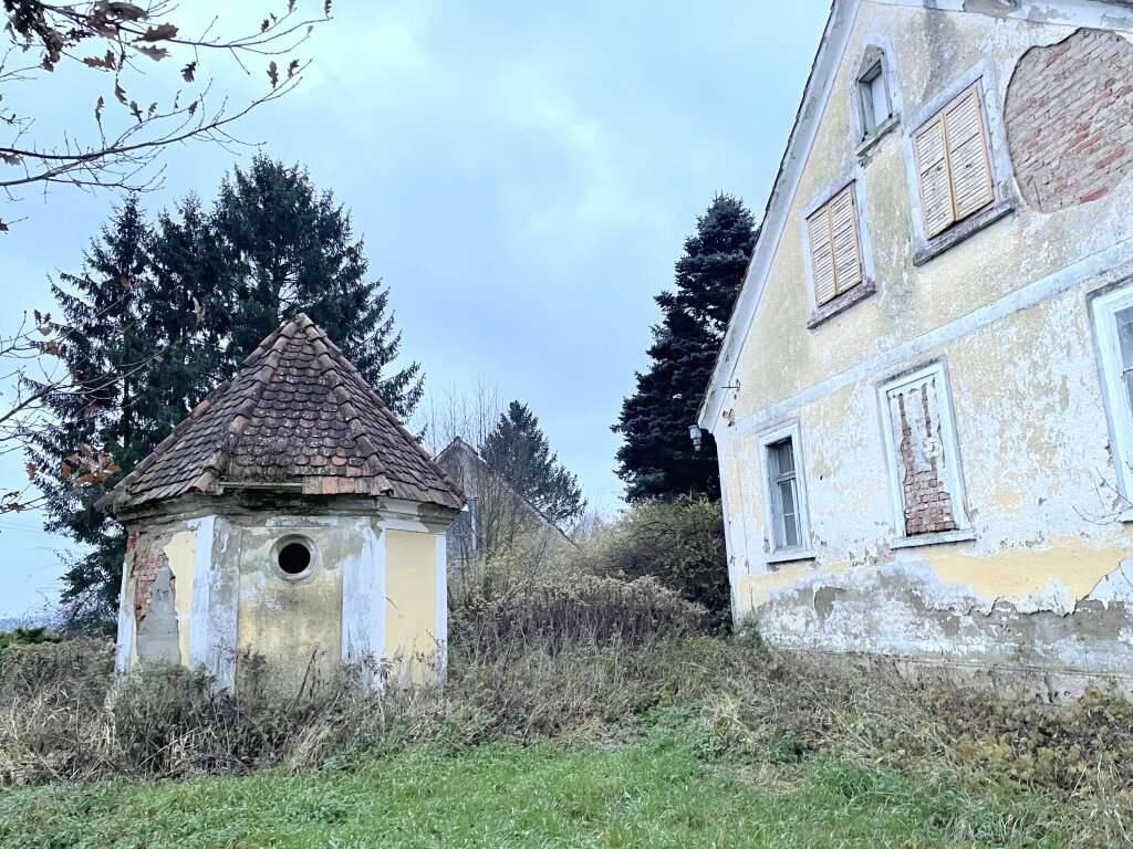 Fehring Brunn, Herrenhaus, hohen Sanierungsbedarf, Bach, Teich