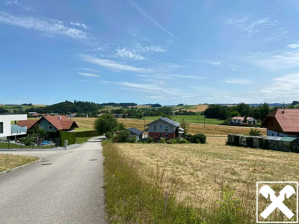 Aufgeschlossener Baugrund in schöner Ortsrandlage - Ansicht 3