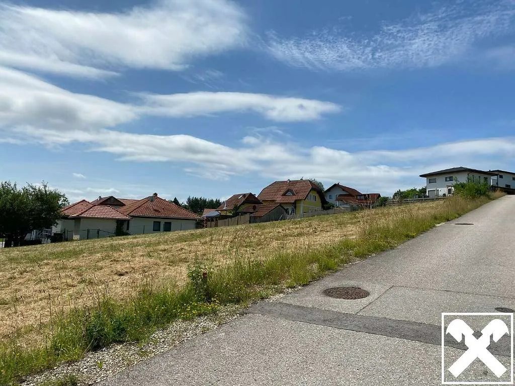 Aufgeschlossener Baugrund in schöner Ortsrandlage - Ansicht 2