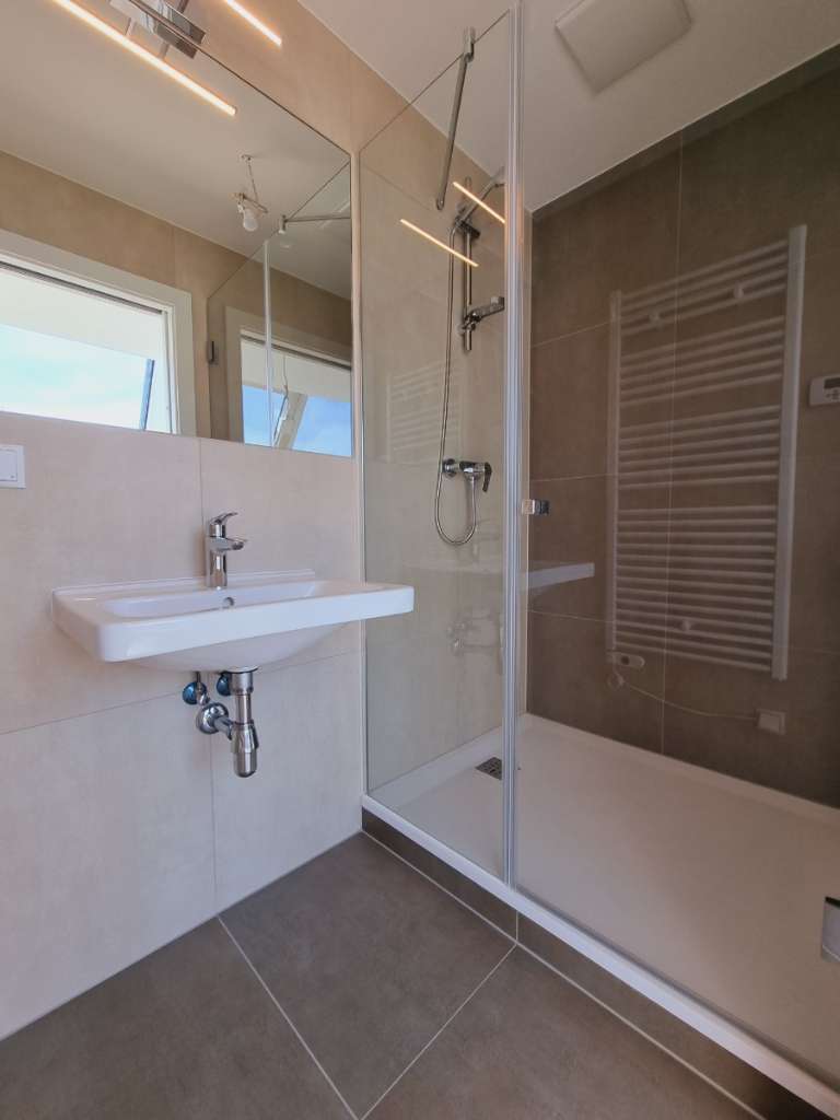 *NEU DG WOHNUNG* Zur befristeten Vermietung, 97 m², € 1.902,34, (1020