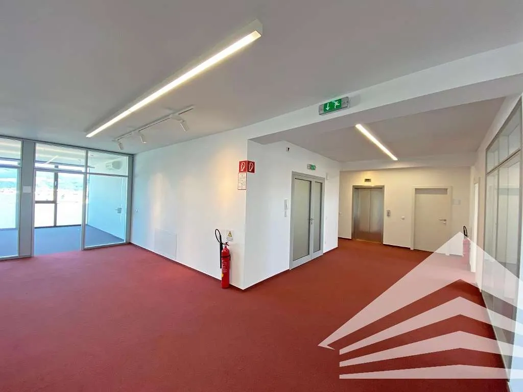Großzügiges Büro mit Dachterrasse und Seminarraum im Zentrum! - View 2