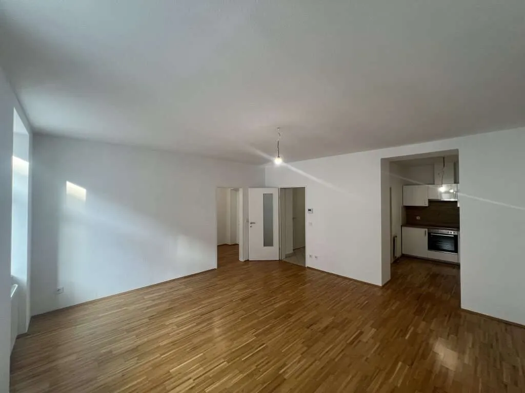 Nahe AKH! Sanierte + lichtdurchflutete 2-Zimmer-Wohnung! Generalsanierter Altbau ++ Garagenstellplätze im Haus!! - Widok 2