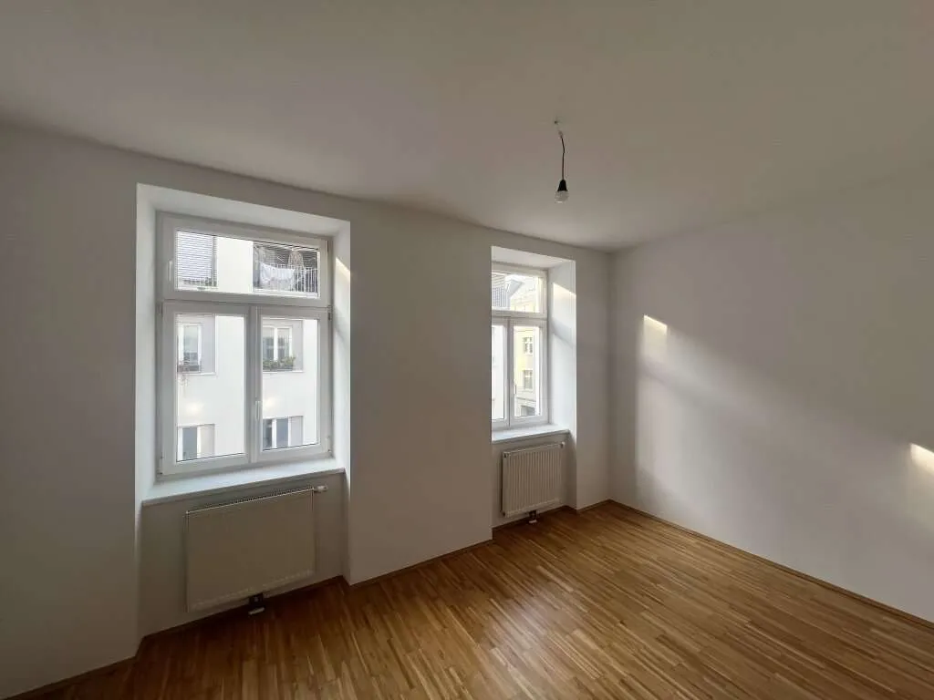 Nahe AKH! Sanierte + lichtdurchflutete 2-Zimmer-Wohnung! Generalsanierter Altbau ++ Garagenstellplätze im Haus!!, Wien