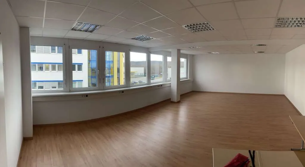 Ared Park - Top-4-Zimmer Büro auf über 150 m² - Ansicht 3