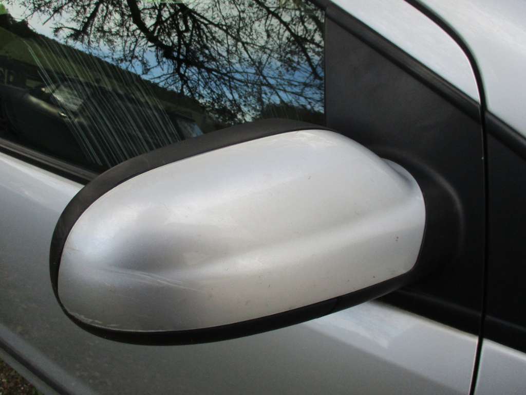 Außenspiegel rechts elektrisch VW Fox 5Z Spiegel Beifahrerseite LA7W  reflexsilbermetallic, € 40,- (7223 Sieggraben) - willhaben