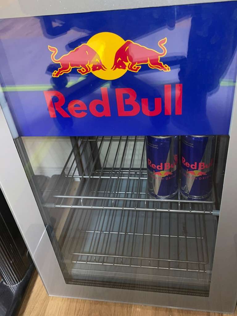 Red Bull Kühlschrank, € 350,- (4271 Neudorf) - willhaben