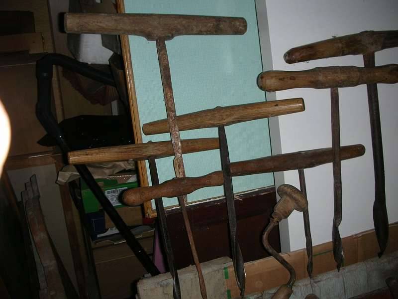 HANDBOHRER + BOHRSCHRAUBER + SICHEL+ HOLZSPINDEL+ FEUERHAKEN