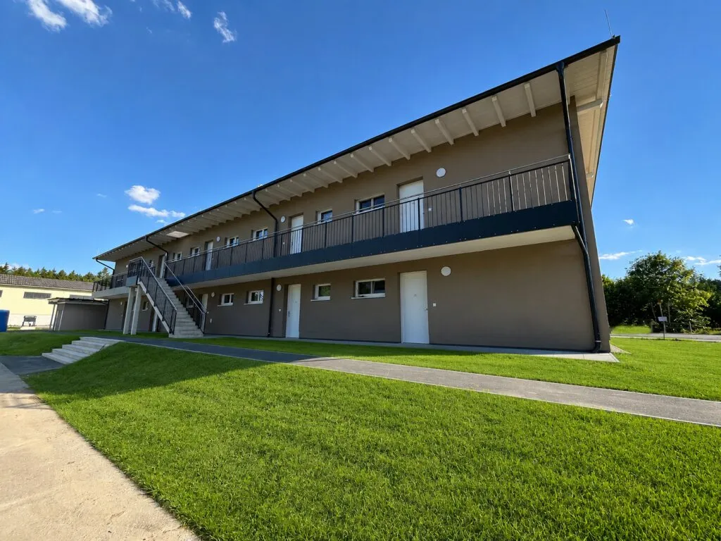 Moderne 2-Zimmer Wohnung, Erstbezug mit Loggia, Carport und KFZ-Stellplatz in attraktiver Lage in Ried im Innkreis - Widok 3