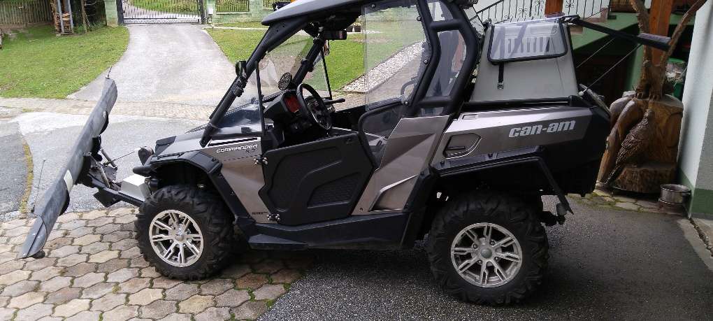 Can-Am Commander 1000 XT Quad