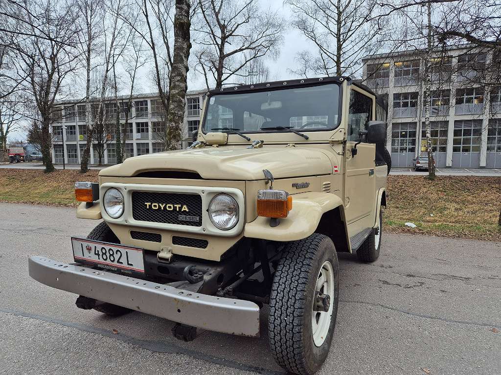 Toyota Land Cruiser BJ42 SUV / Geländewagen