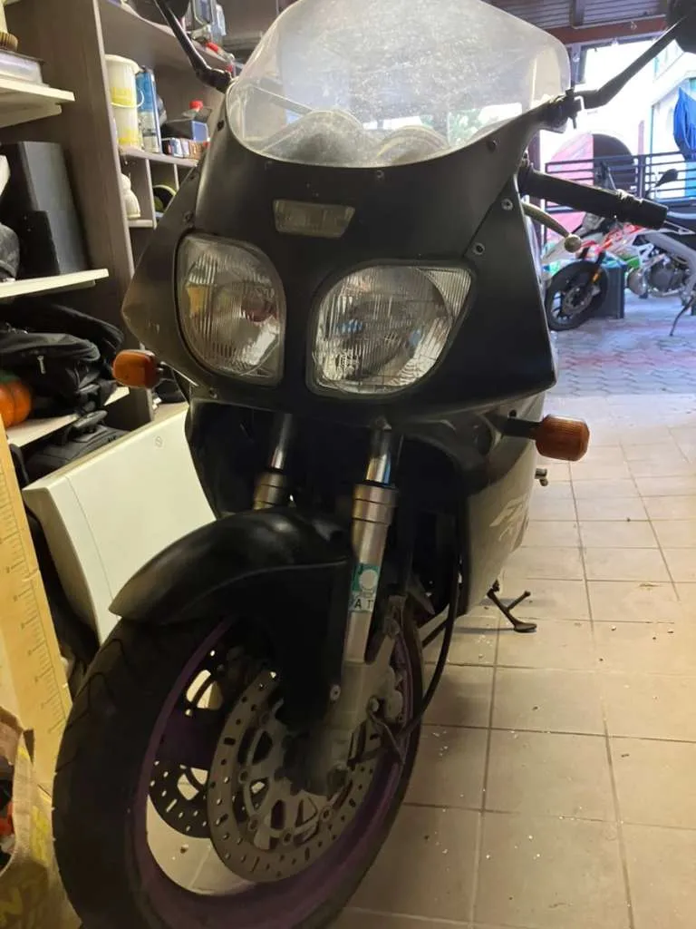Yamaha FZR