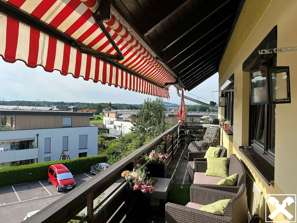 Renovierte 3-Zimmer-Wohnung deals mit Balkon