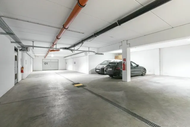 Doppelgaragenbox für 4-5 Autos zu vermieten inkl. Zubehör. Grenze 1190 Wien/Klosterneuburg - Ansicht 2