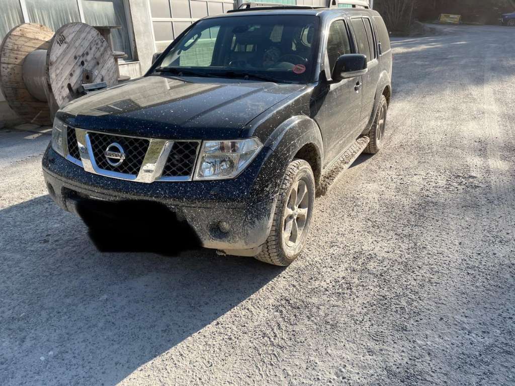Nissan Pathfinder 2,5 Liter SUV / Geländewagen